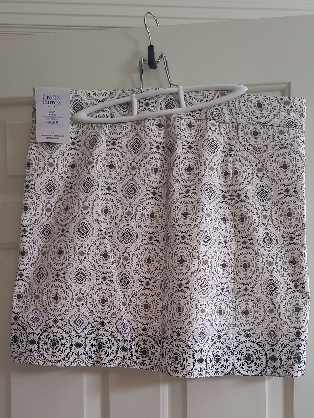 croft & barrow White and Black Medallion Mini Skirt NWT